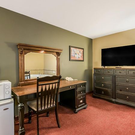Econo Lodge Rice Lake Bagian luar foto