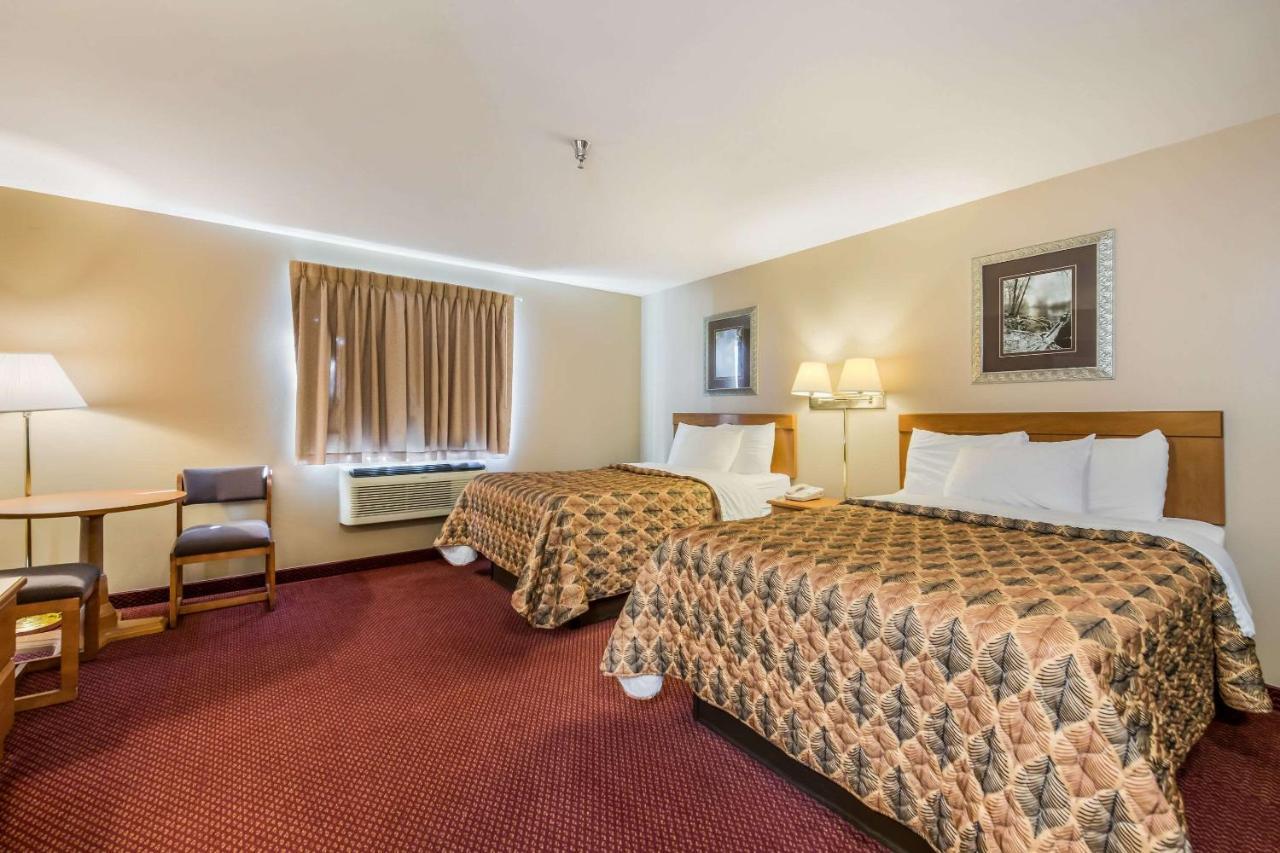 Econo Lodge Rice Lake Bagian luar foto