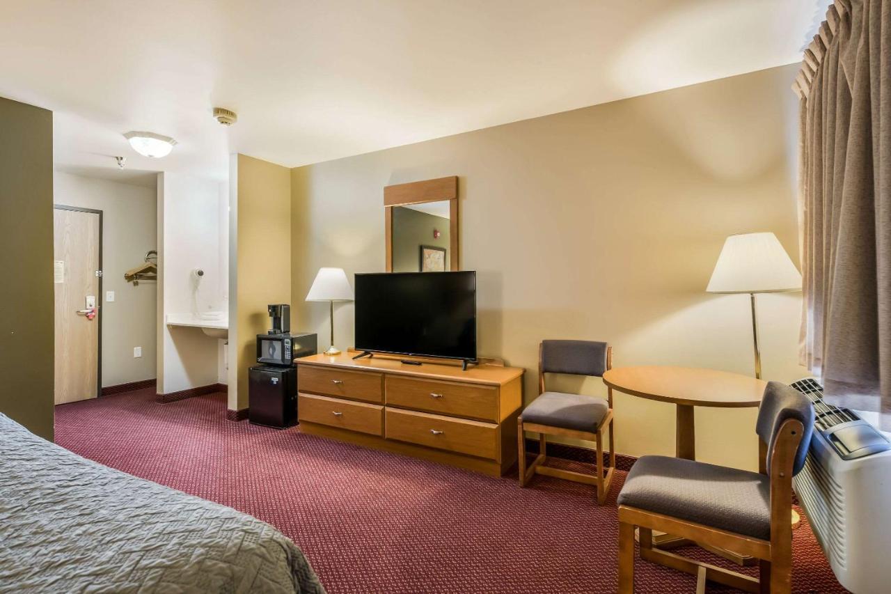 Econo Lodge Rice Lake Bagian luar foto