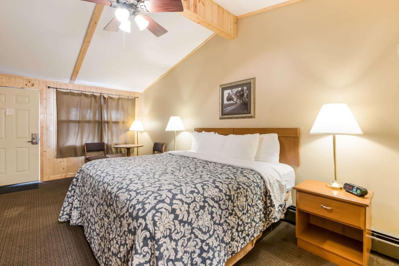Econo Lodge Rice Lake Bagian luar foto