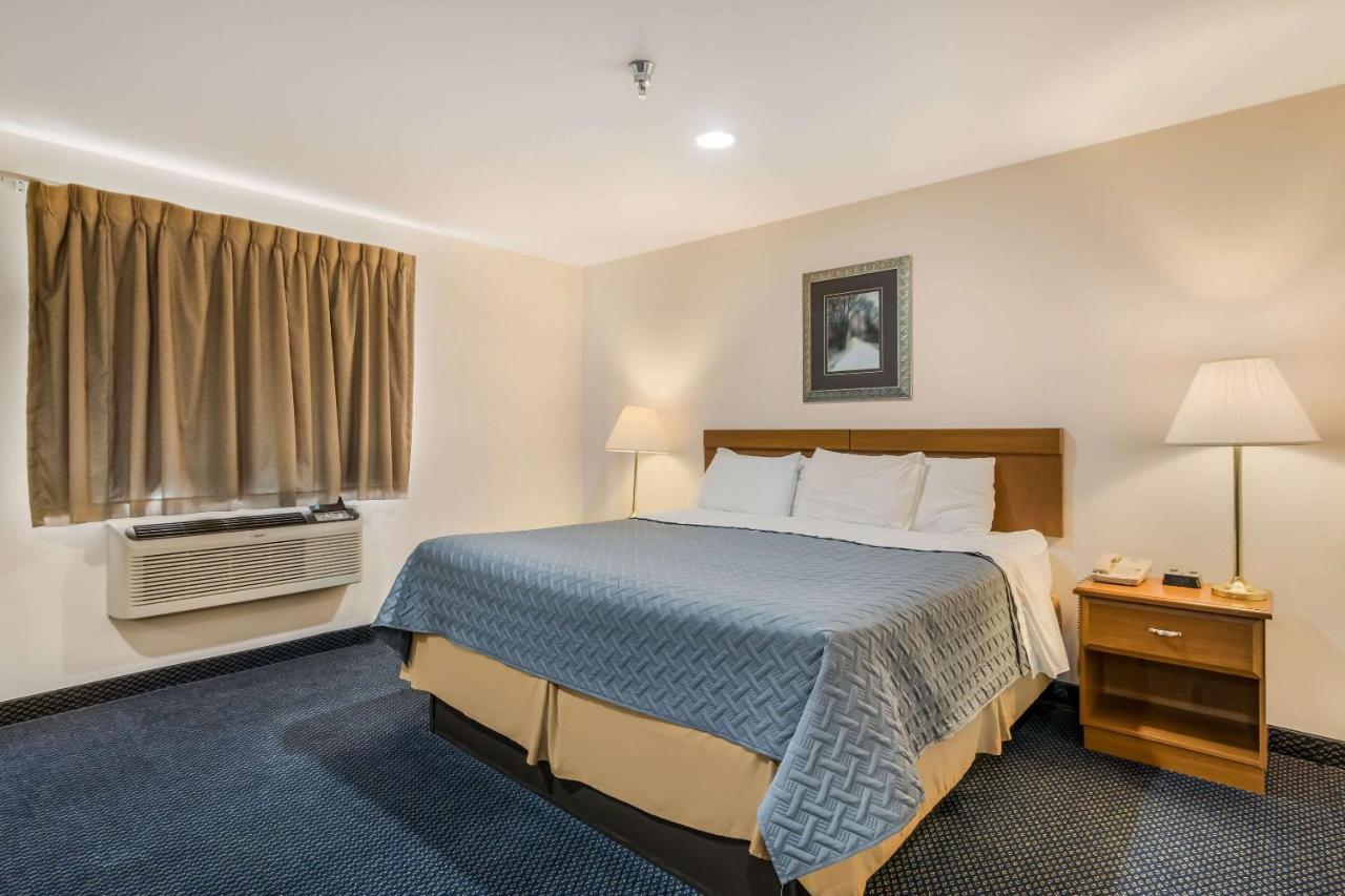 Econo Lodge Rice Lake Bagian luar foto