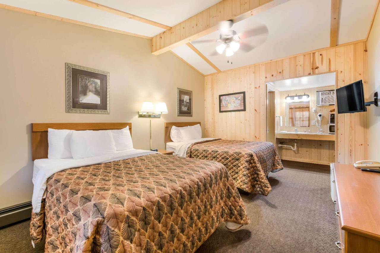 Econo Lodge Rice Lake Bagian luar foto