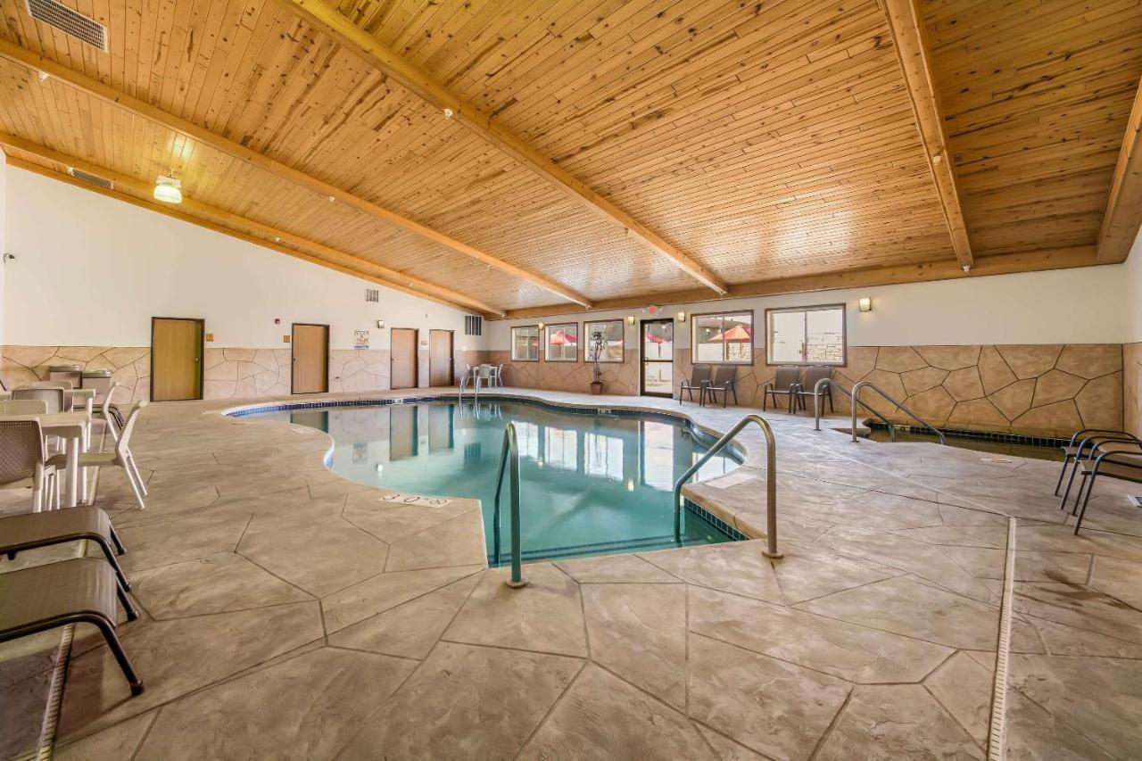 Econo Lodge Rice Lake Bagian luar foto