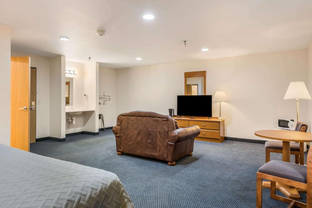 Econo Lodge Rice Lake Bagian luar foto