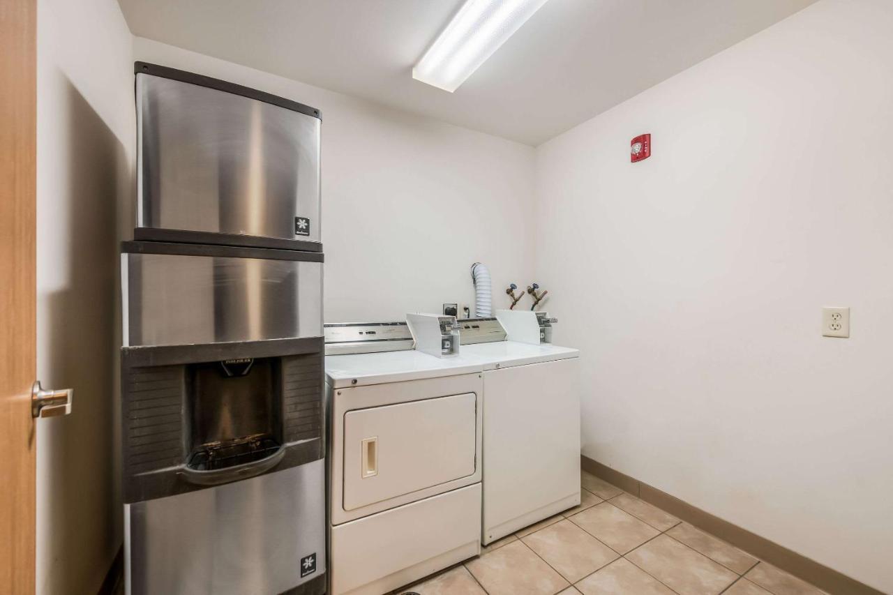 Econo Lodge Rice Lake Bagian luar foto