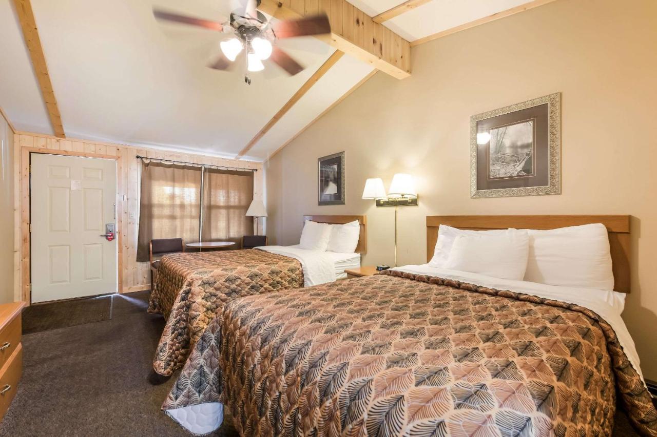 Econo Lodge Rice Lake Bagian luar foto