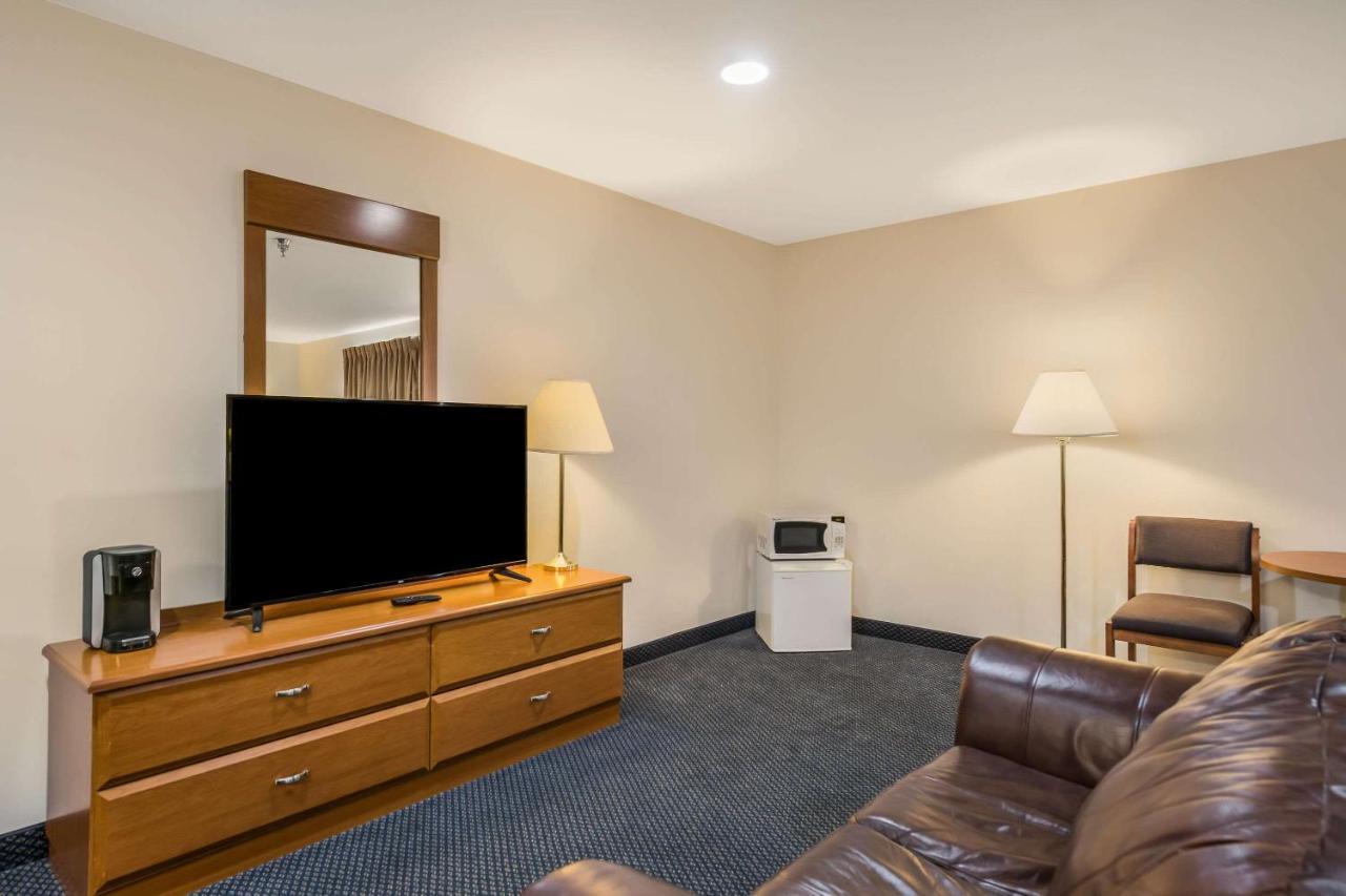 Econo Lodge Rice Lake Bagian luar foto