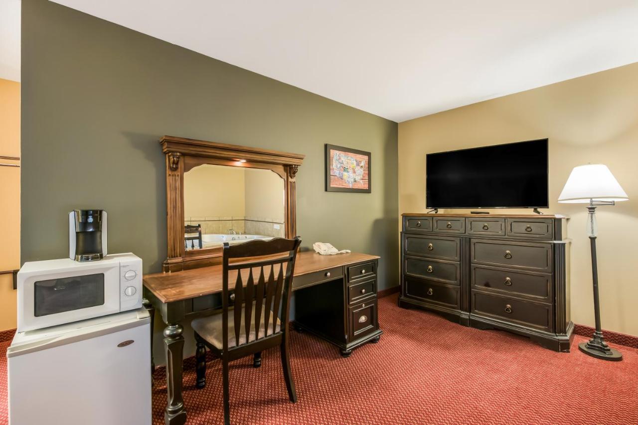 Econo Lodge Rice Lake Bagian luar foto