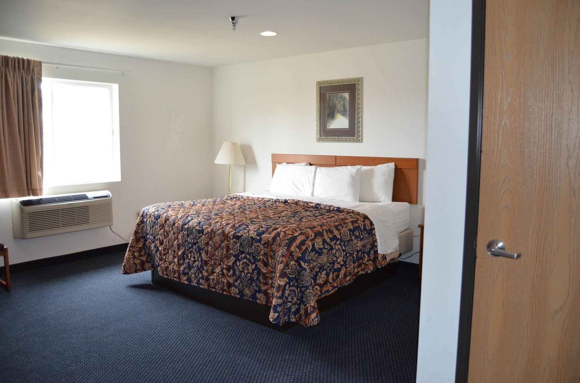 Econo Lodge Rice Lake Bagian luar foto
