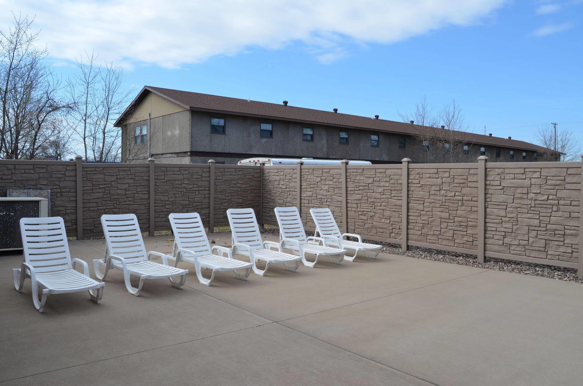 Econo Lodge Rice Lake Bagian luar foto