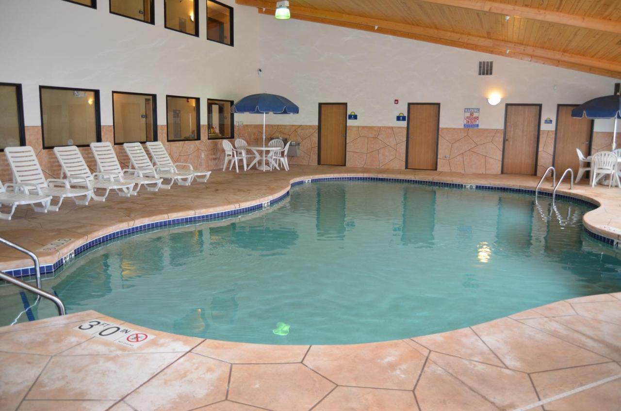 Econo Lodge Rice Lake Bagian luar foto